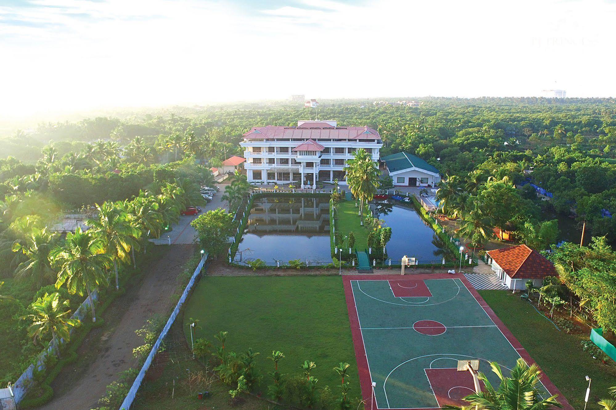 Rustic Leisures Llp Hotel Kochi Bagian luar foto